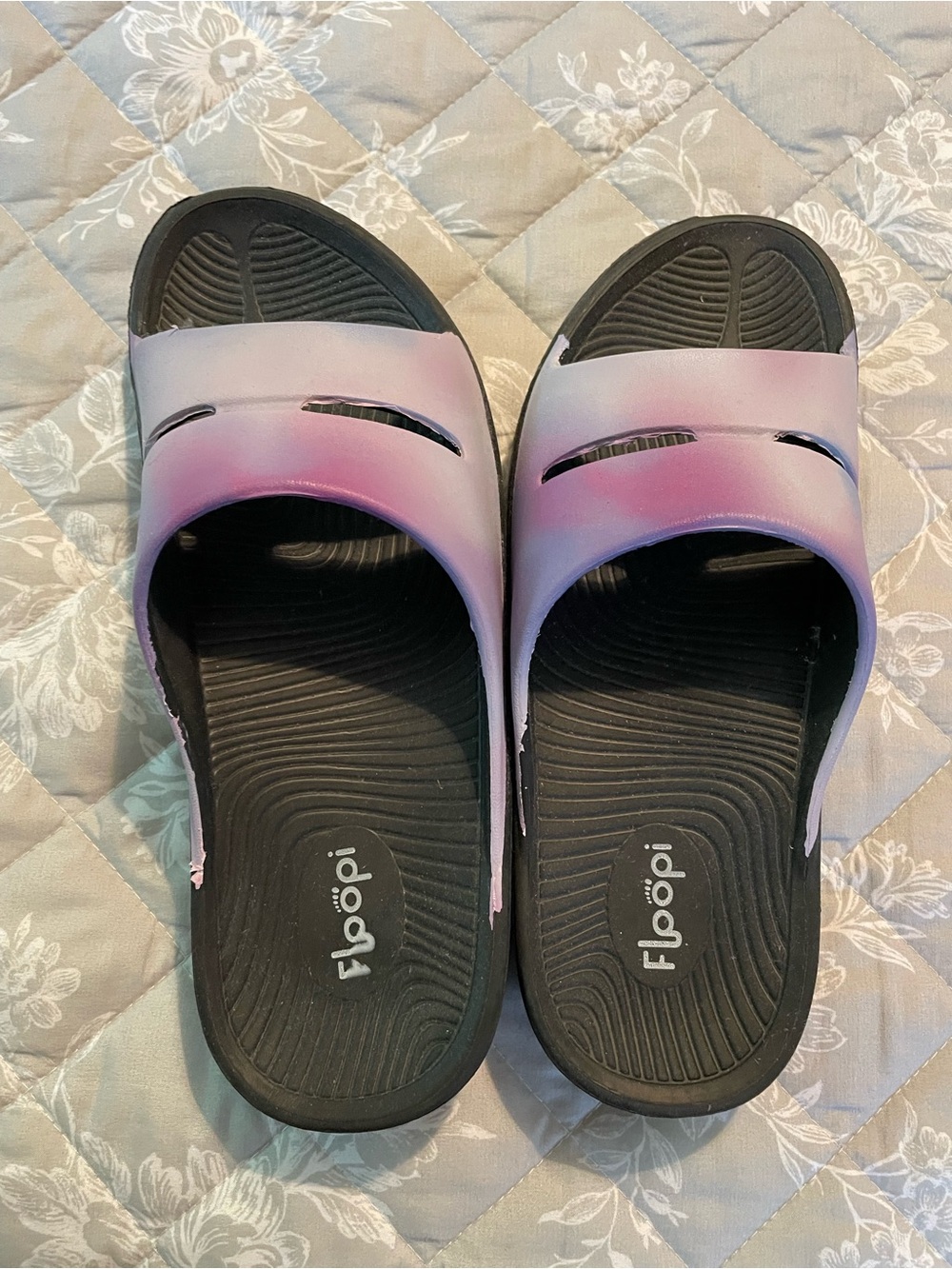 Floopi Gradient Comfort Slide Sandals in Purple and Pink - Like new 8W/EU 38
